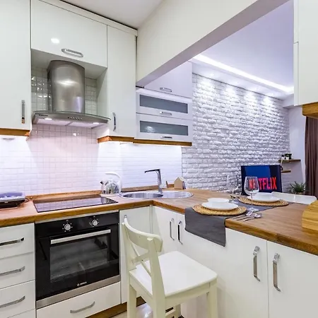 Missafir Exquisite Flat With Backyard And Excellent Location Near Trendy Attractions In Nisantasi, Sisli *