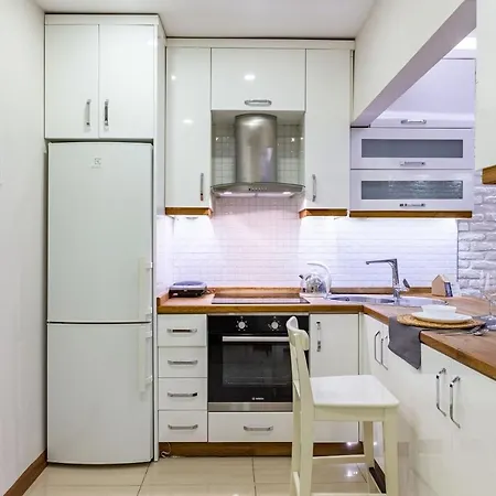 Missafir Exquisite Flat With Backyard And Excellent Location Near Trendy Attractions In Nisantasi, Sisli