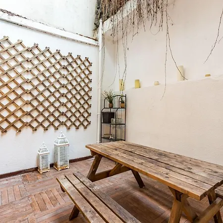 Missafir Exquisite Flat With Backyard And Excellent Location Near Trendy Attractions In Nisantasi, Sisli Apartment *