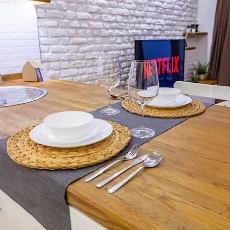 Missafir Exquisite Flat With Backyard And Excellent Location Near Trendy Attractions In Nisantasi, Sisli Apartment *